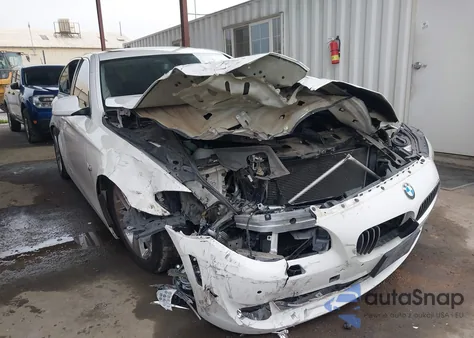 2013 BMW 528I из США, поврежденный, VIN WBAXG5C56DD233777